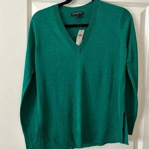 NWT size XS emerald green sweater